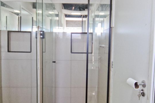 Banheiro de kitnet/studio para alugar com 1 quarto, 30m² em Limão, São Paulo