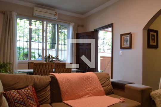 Sala de casa à venda com 3 quartos, 225m² em Pechincha, Rio de Janeiro