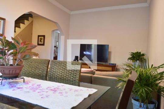 Sala de casa à venda com 3 quartos, 225m² em Pechincha, Rio de Janeiro