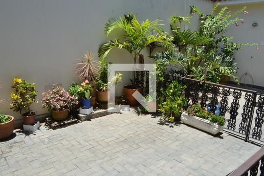 Quintal dos  fundos  de casa à venda com 3 quartos, 225m² em Pechincha, Rio de Janeiro