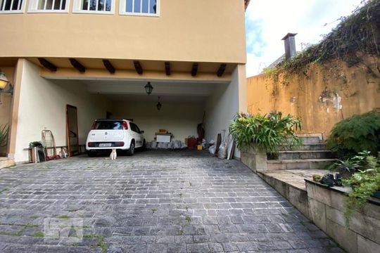 Garagem de casa para alugar com 6 quartos, 550m² em Jardim Leonor, São Paulo