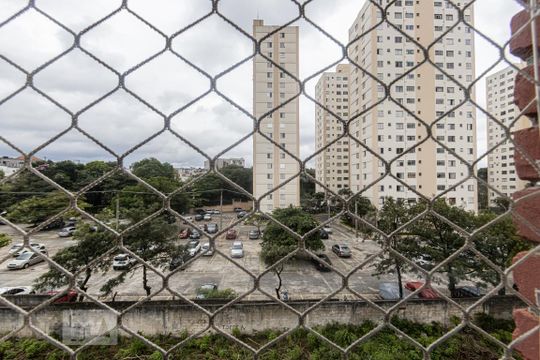 Vista Quarto 1 de apartamento à venda com 2 quartos, 70m² em Vila Ivone, São Paulo