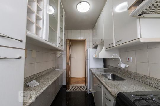 Cozinha de apartamento à venda com 2 quartos, 70m² em Vila Ivone, São Paulo