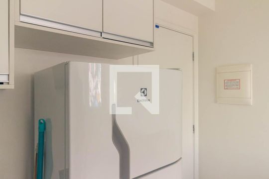 Cozinha de apartamento para alugar com 1 quarto, 25m² em Vila Buarque, São Paulo