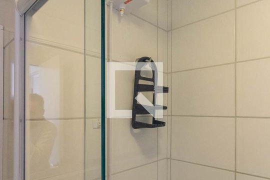 Banheiro de apartamento para alugar com 1 quarto, 25m² em Vila Buarque, São Paulo