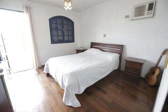 Suíte 1 de casa à venda com 6 quartos, 412m² em Parque Peruche, São Paulo