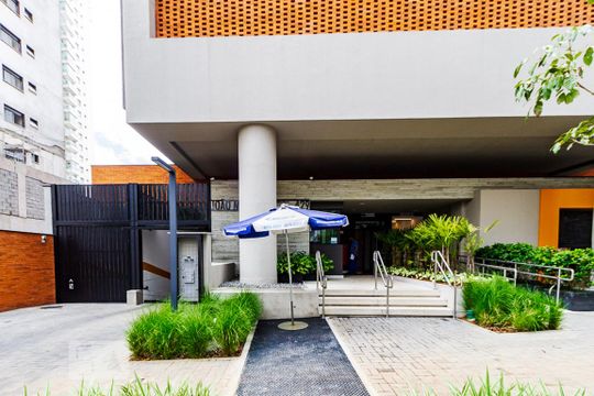 Fachada de kitnet/studio para alugar com 1 quarto, 26m² em Pinheiros, São Paulo