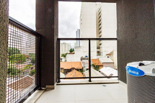 Varanda - Vista de kitnet/studio para alugar com 1 quarto, 26m² em Pinheiros, São Paulo
