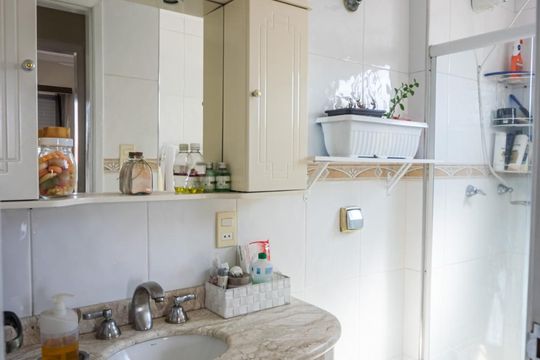 Banheiro de apartamento à venda com 2 quartos, 70m² em Nova Gerty, São Caetano do Sul