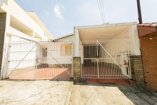 Fachada de casa à venda com 5 quartos, 240m² em Vila Monumento, São Paulo