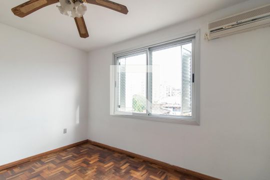 Quarto 2 de apartamento à venda com 2 quartos, 53m² em Medianeira, Porto Alegre