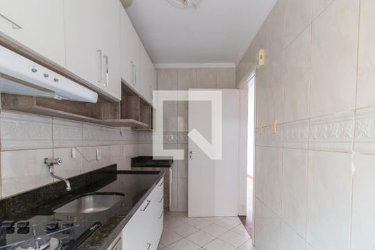 Cozinha e Área de Serviço de apartamento à venda com 2 quartos, 53m² em Medianeira, Porto Alegre