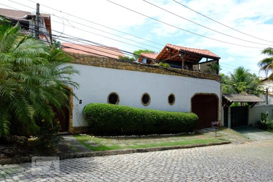 Fachada de casa à venda com 3 quartos, 500m² em Freguesia de Jacarepaguá, Rio de Janeiro