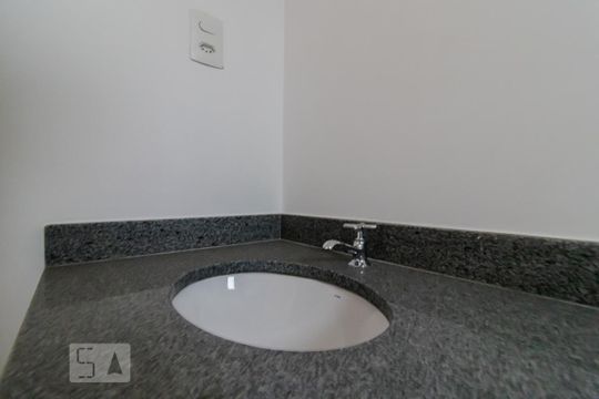 Banheiro da Suíte de apartamento para alugar com 1 quarto, 57m² em Vila das Mercês, São Paulo