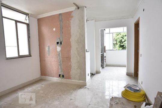 Sala de apartamento para alugar com 1 quarto, 60m² em Tanque, Rio de Janeiro
