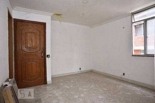 Sala de apartamento para alugar com 1 quarto, 60m² em Tanque, Rio de Janeiro