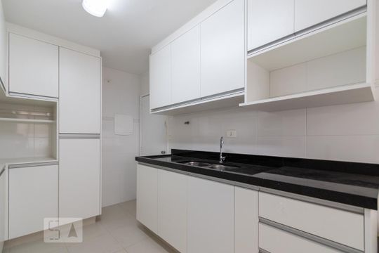 Cozinha de apartamento à venda com 2 quartos, 102m² em Vila Suzana, São Paulo