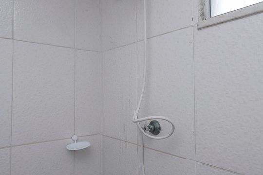 Banheiro de kitnet/studio para alugar com 1 quarto, 35m² em Piedade, Rio de Janeiro