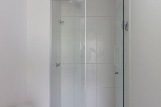 Banheiro de kitnet/studio para alugar com 1 quarto, 24m² em Consolação, São Paulo