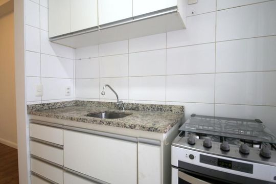 Cozinha de apartamento para alugar com 2 quartos, 75m² em Santo Amaro, São Paulo