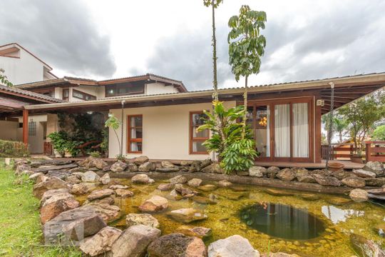 Vista Frontal de casa à venda com 3 quartos, 769m² em Jardim Prudência, São Paulo
