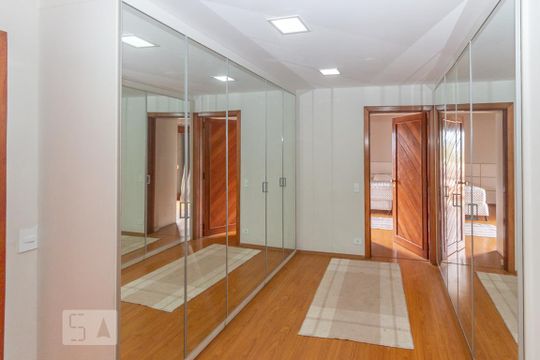 Closet de casa à venda com 3 quartos, 769m² em Jardim Prudência, São Paulo