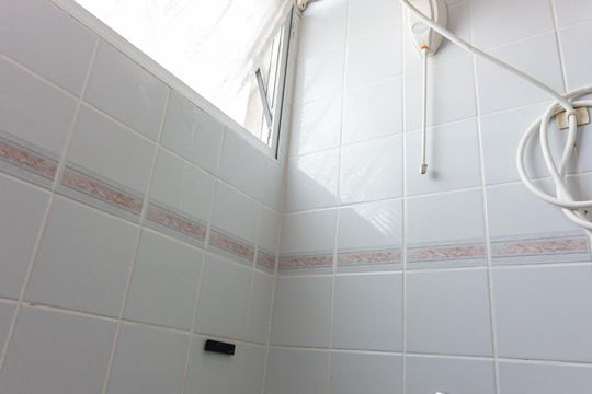 Banheiro de apartamento à venda com 2 quartos, 51m² em Jardim Roberto, Osasco