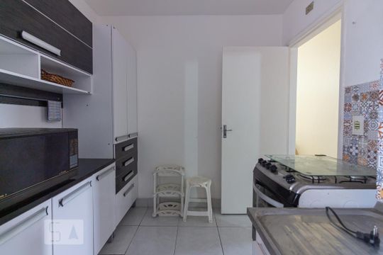 Cozinha de apartamento à venda com 2 quartos, 51m² em Jardim Roberto, Osasco