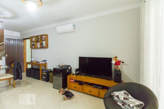 Sala de casa à venda com 3 quartos, 160m² em Vila Carbone, São Paulo