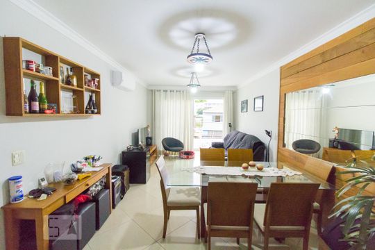 Casa à venda com 3 quartos, 160m² em Vila Carbone, São Paulo