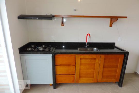 Cozinha de apartamento para alugar com 2 quartos, 62m² em Campeche, Florianópolis