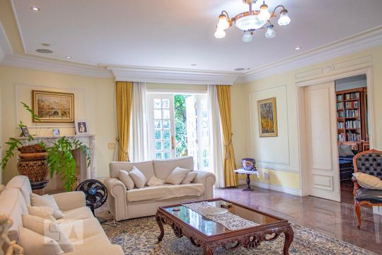 Sala de casa para alugar com 4 quartos, 500m² em Caxingui, São Paulo