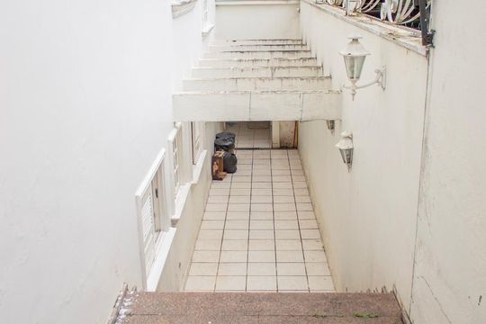 Área Externa de casa para alugar com 4 quartos, 500m² em Caxingui, São Paulo