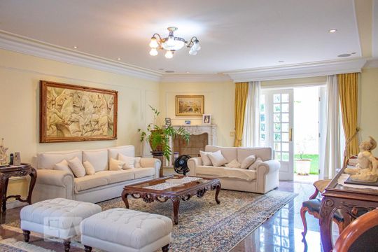 Casa para alugar com 4 quartos, 500m² em Caxingui, São Paulo
