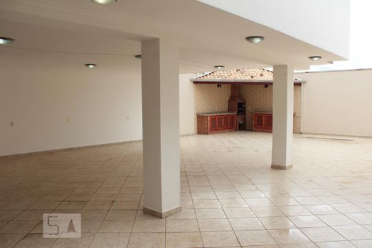Garagem de casa para alugar com 3 quartos, 200m² em Jardim da Fonte, Jundiaí