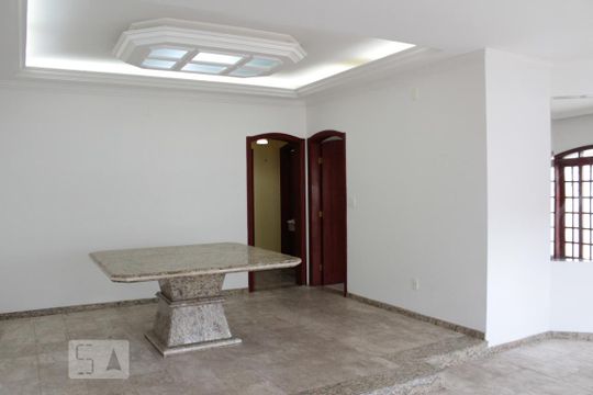 Casa para alugar com 3 quartos, 200m² em Jardim da Fonte, Jundiaí