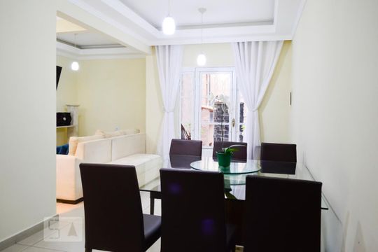 Casa à venda com 2 quartos, 180m² em Fazenda da Juta, São Paulo