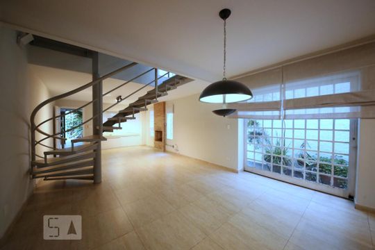 Sala  de casa de condomínio para alugar com 3 quartos, 250m² em Campo Belo, São Paulo