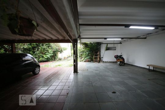 Garagem  de casa de condomínio para alugar com 3 quartos, 250m² em Campo Belo, São Paulo