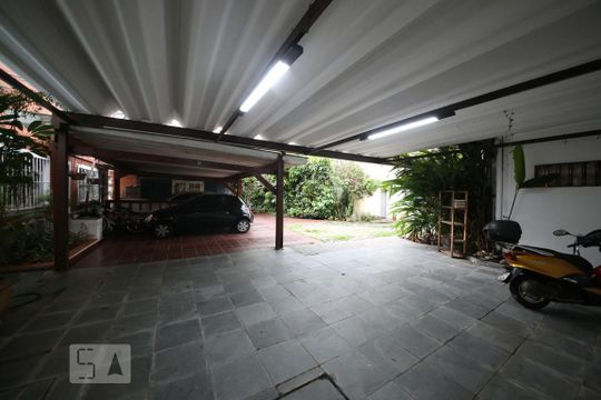 Garagem  de casa de condomínio para alugar com 3 quartos, 250m² em Campo Belo, São Paulo