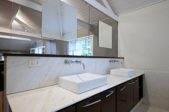 Suíte - Banheiro  de casa de condomínio para alugar com 3 quartos, 250m² em Campo Belo, São Paulo