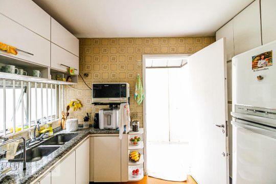 Cozinha de casa à venda com 4 quartos, 127m² em Jardim Caravelas, São Paulo