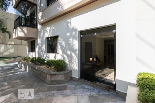 Entrada de apartamento para alugar com 3 quartos, 112m² em Indianópolis, São Paulo