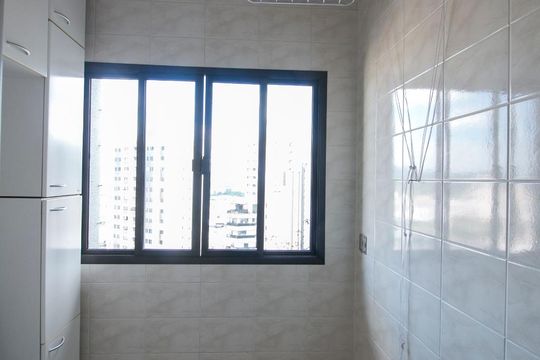 Área de Serviço - Varal de apartamento para alugar com 3 quartos, 75m² em Centro, Mogi das Cruzes