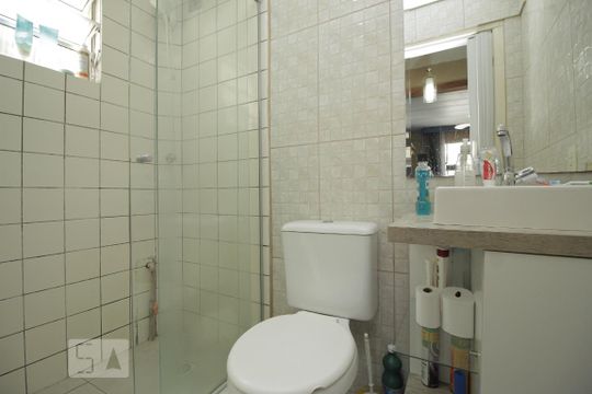 Banheiro de apartamento para alugar com 2 quartos, 42m² em Estância Velha, Canoas