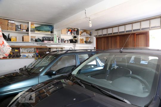Garagem de casa à venda com 3 quartos, 207m² em Jardim Kuabara, Taboão da Serra