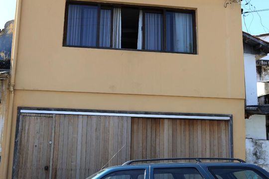 Fachada de casa à venda com 3 quartos, 207m² em Jardim Kuabara, Taboão da Serra