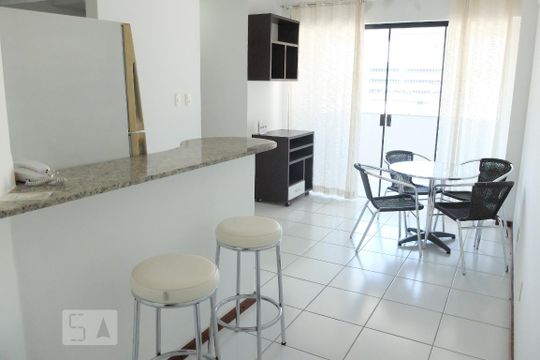 Sala de apartamento para alugar com 1 quarto, 53m² em Pituba, Salvador