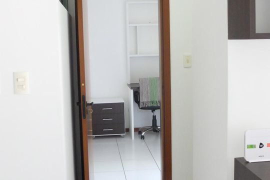 Corredor de apartamento para alugar com 1 quarto, 53m² em Pituba, Salvador