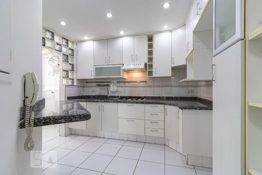 Cozinha de apartamento para alugar com 2 quartos, 82m² em Cambuci, São Paulo